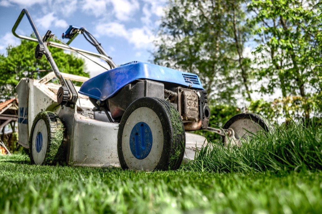 4 Ways to Fix a Broken Lawn Mower in London 